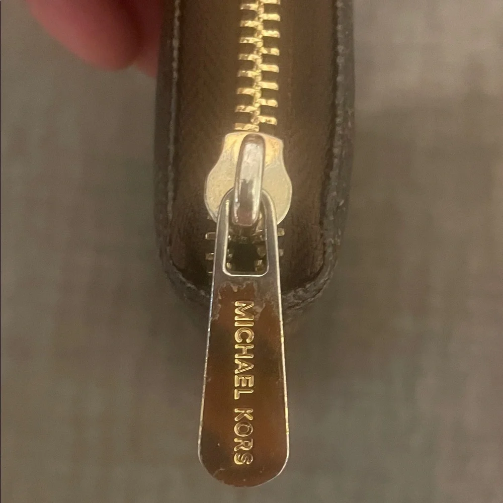 Michael Kors Signature Dark Brown Zip-Around Wallet - Picture 4 of 16